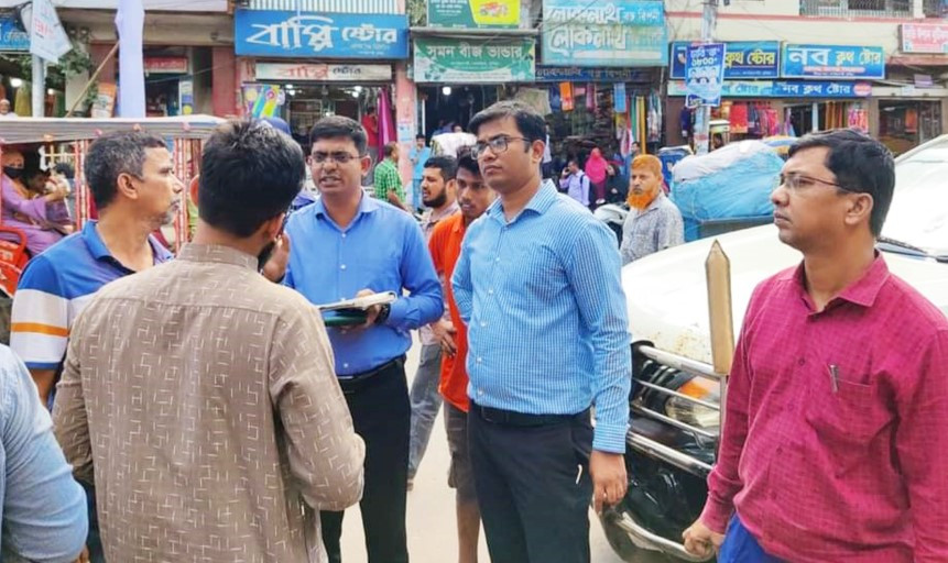 কুমিল্লা নগরীতে নিষিদ্ধ পলিথিনের বিরুদ্ধে অভিযান, ২ টি দোকানকে জরিমানা